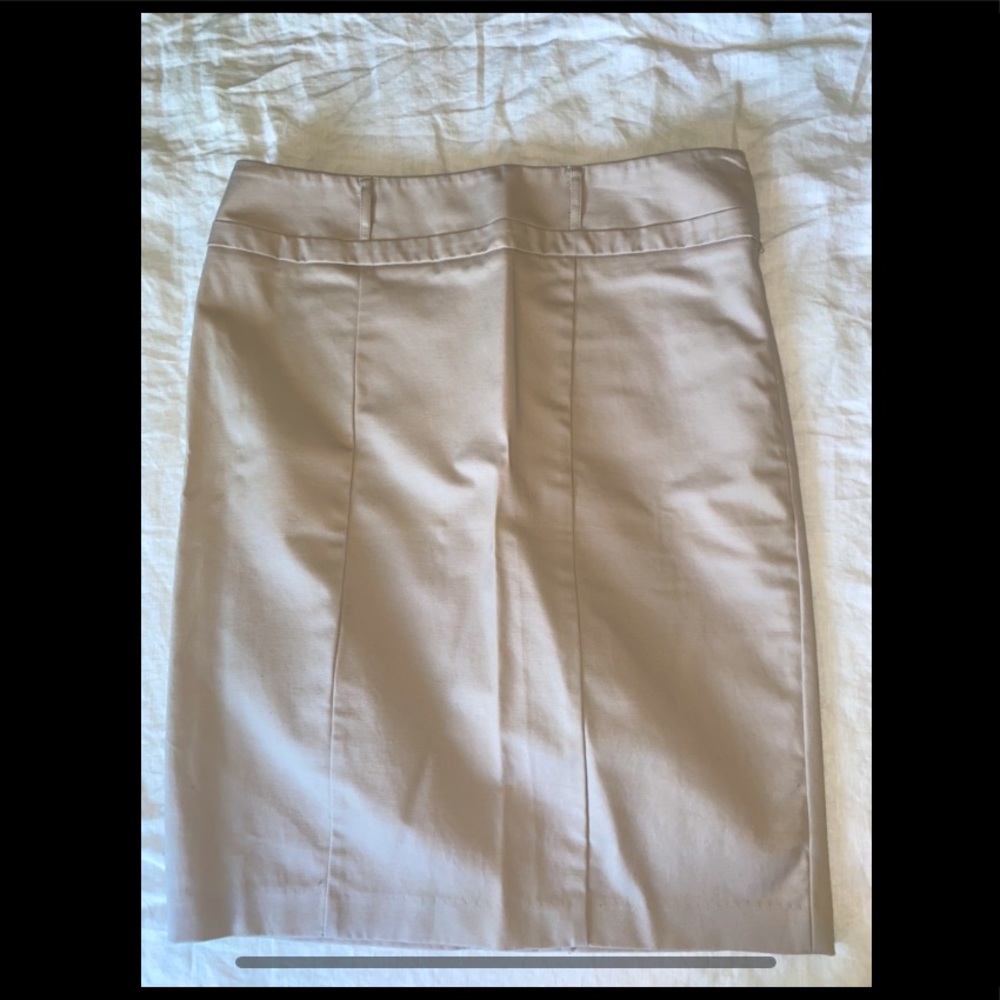 Cream colored mid length fit in pencil skirt never worn